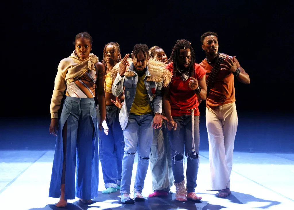 MATIERE(S) PREMIERE(S), Choregraphie Anne Nguyen, Assistant choregraphe Pascal Luce, Conseil artistique Didier Boko, Creation lumiere Marie Ducatez et Matthieu Marques, Costumes Simon Huet, La ferme du Buisson , le 7 avril 2023.
Interpretes : Ted Barro Boumba (alias Barro Dancer), Dominique Elenga (alias Mademoiselle Do), Mark-Wilfried Kouadio (alias Willy Kazzama), Jeanne D Arc Niando (alias Esther), Grace Tala, Seibany Salif Traore (alias Salifus)
(photo by Patrick Berger)