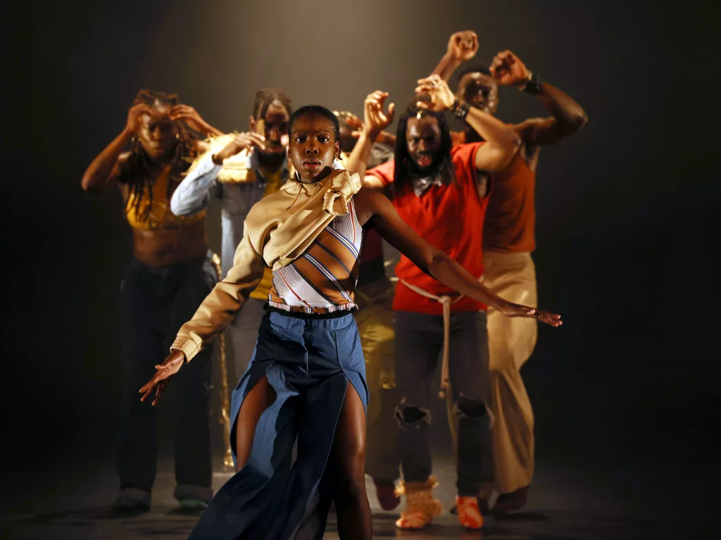 MATIERE(S) PREMIERE(S), Choregraphie Anne Nguyen, Assistant choregraphe Pascal Luce, Conseil artistique Didier Boko, Creation lumiere Marie Ducatez et Matthieu Marques, Costumes Simon Huet, Theatre Andre Malraux Chevilly Larue, le 31 mars 2023.
Interpretes : Ted Barro Boumba (alias Barro Dancer), Dominique Elenga (alias Mademoiselle Do), Mark-Wilfried Kouadio (alias Willy Kazzama), Jeanne D Arc Niando (alias Esther), Grace Tala, Seibany Salif Traore (alias Salifus)
(photo by Patrick Berger)